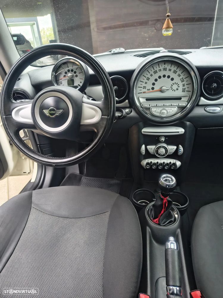 MINI 3 Portas One D - 16