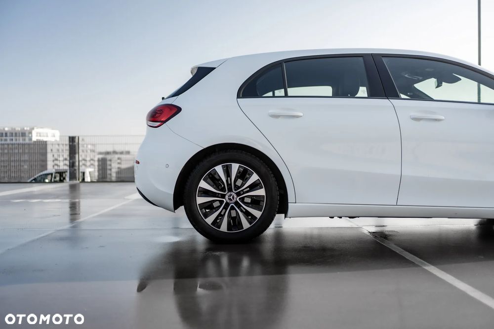 Mercedes-Benz Klasa A 180 Style 7G-DCT - 33