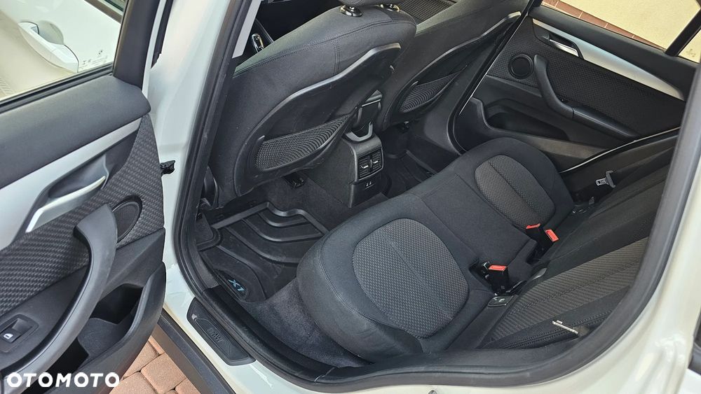 BMW X1 sDrive18d xLine - 33