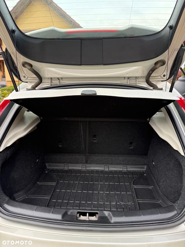 Volvo V40 T3 Drive-E R-Design Momentum - 9