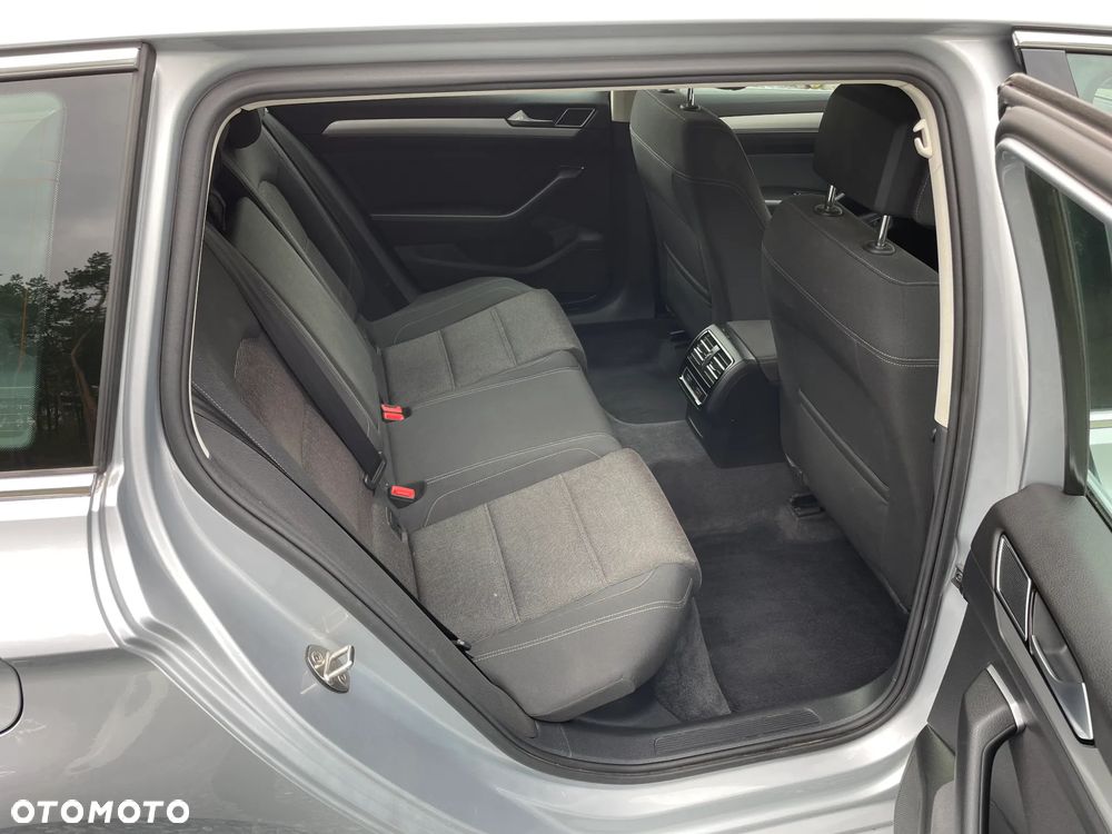 Volkswagen Passat - 18