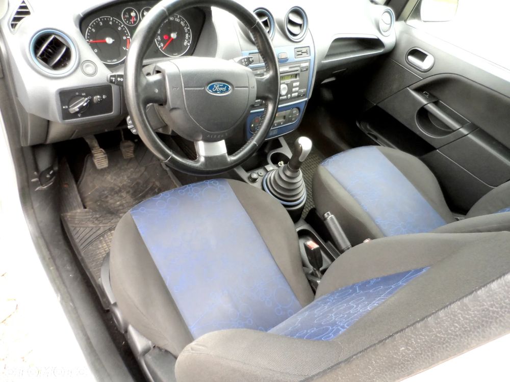 Ford Fiesta 1.4 Ambiente - 14