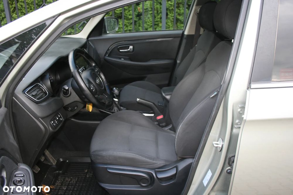 Kia Carens 1.7 CRDi M 7os - 19