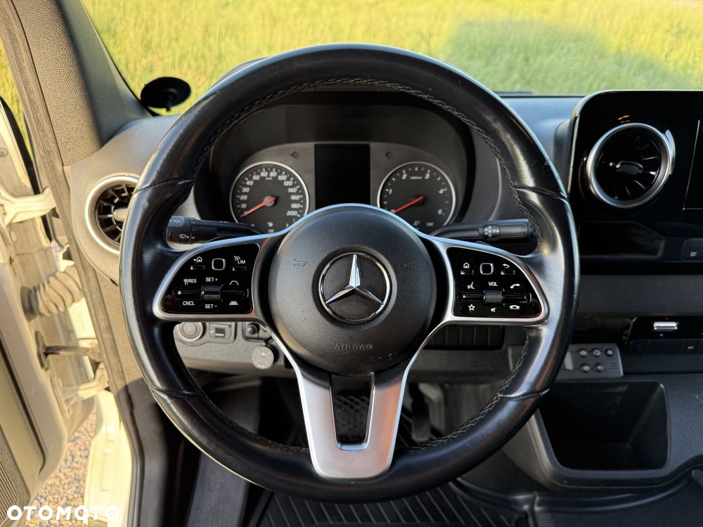 Mercedes-Benz Sprinter - 23