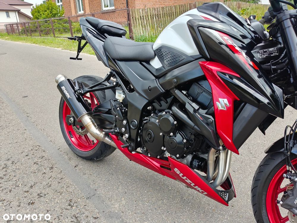 Suzuki GSX - 3