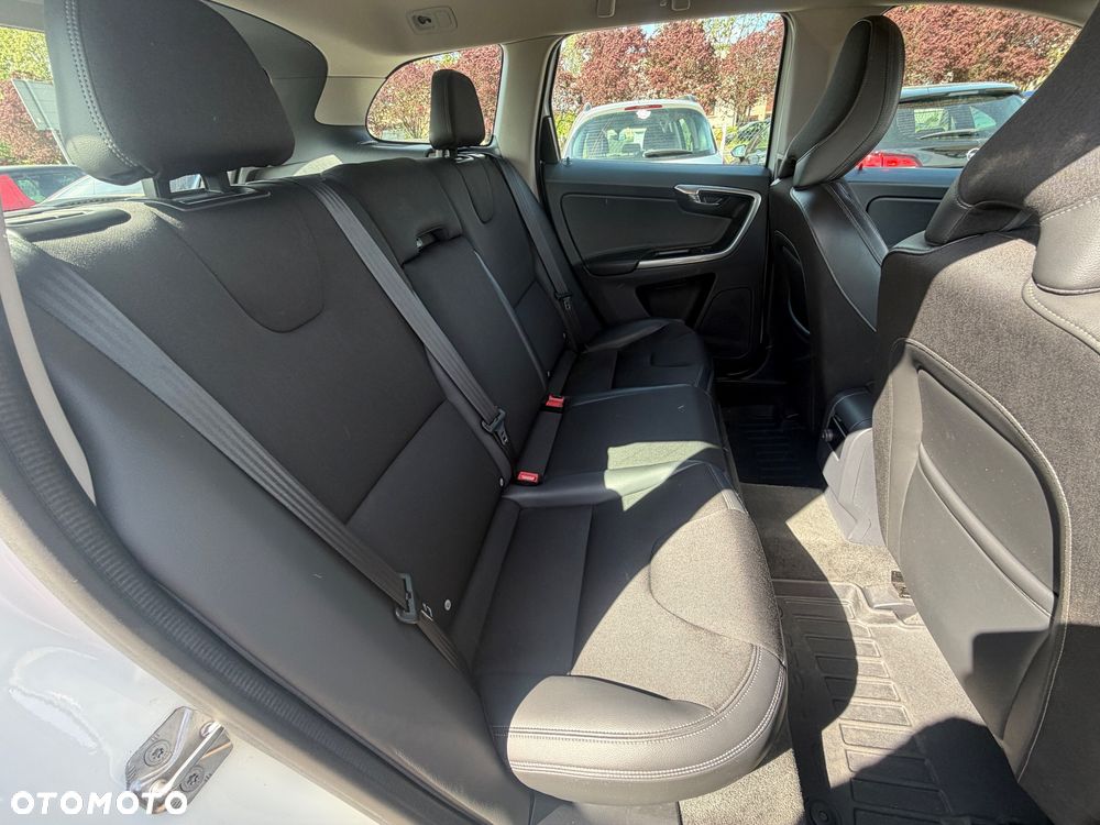 Volvo XC 60 D5 AWD Momentum - 13