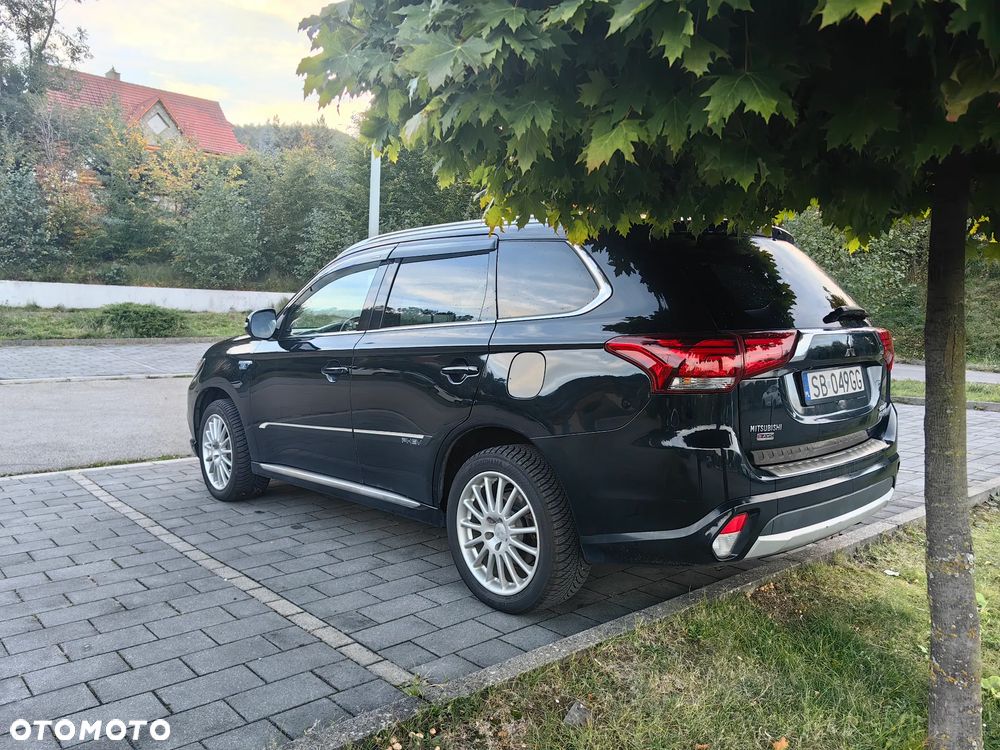 Mitsubishi Outlander - 3