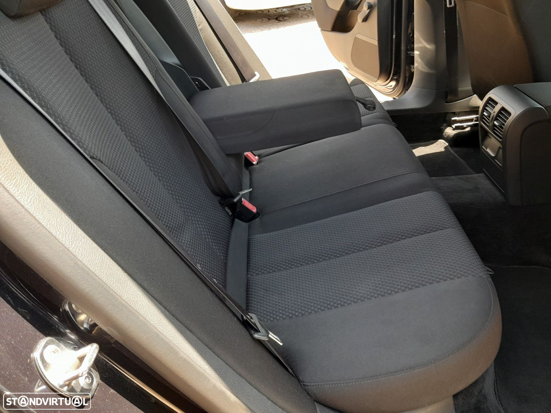 VW Passat Variant 1.6 TDI BlueMotion - 27