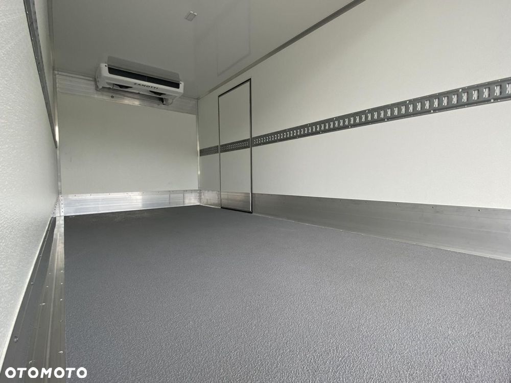 Mercedes-Benz Sprinter - 8