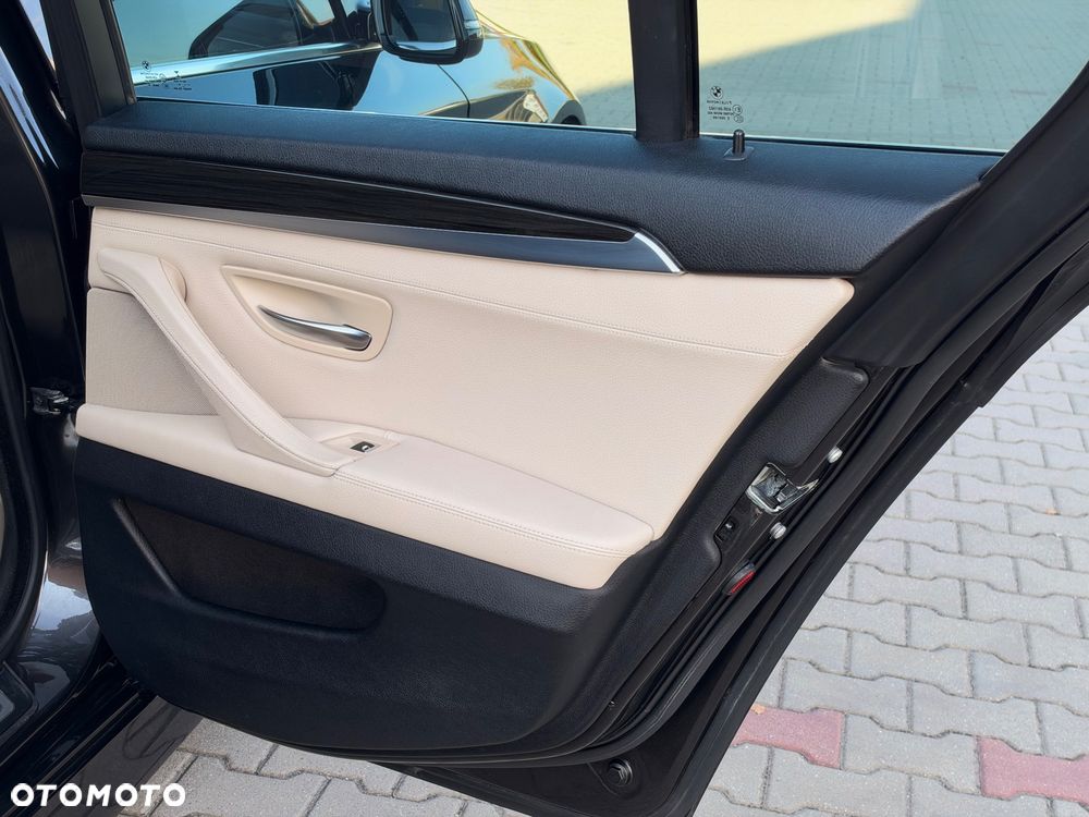 BMW Seria 5 530d xDrive Luxury Line - 36