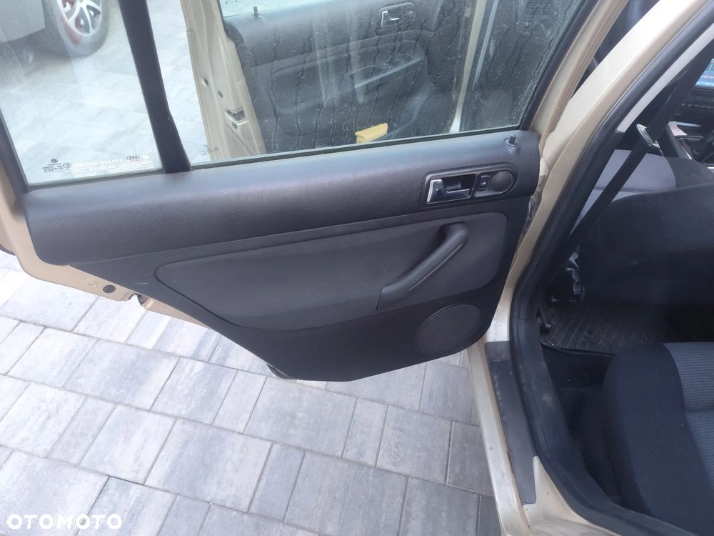 Volkswagen Golf 1.6 Comfortline - 9