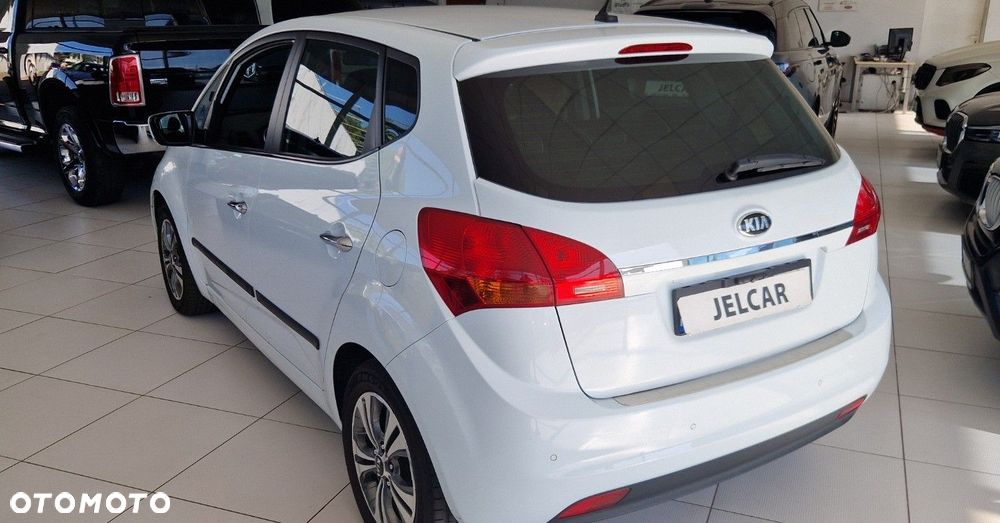 Kia Venga - 10