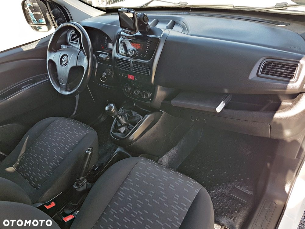 Opel COMBO - 19