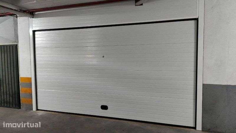 Alugo garagem em Box na Praia da Rocha - Grande imagem: 2/4