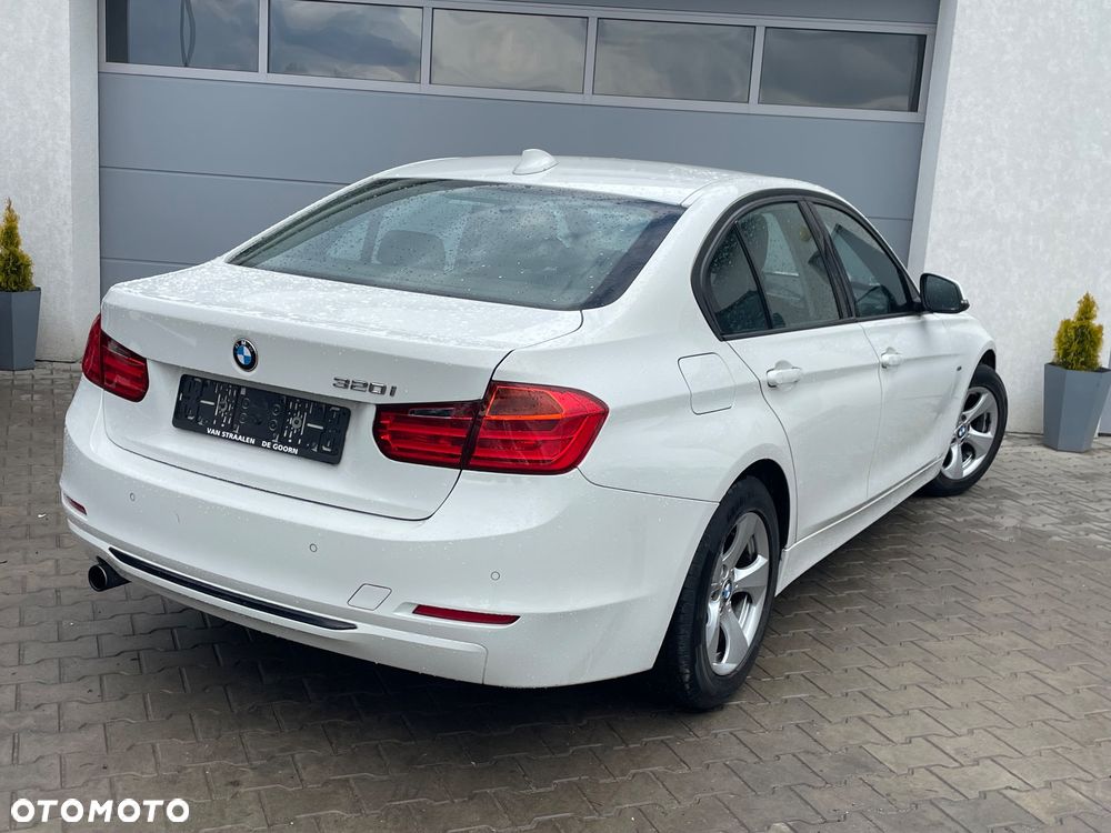 BMW Seria 3 320i Sport Line - 4