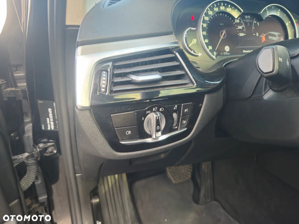 BMW Seria 5 520d Luxury Line - 29