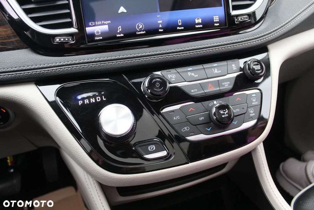 Chrysler Pacifica - 35