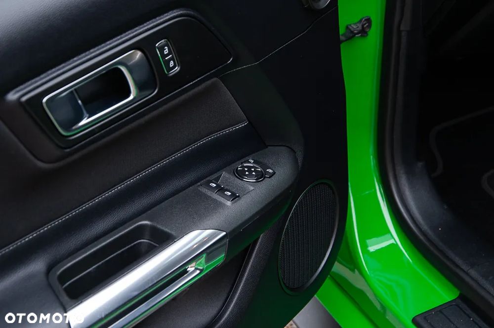 Ford Mustang - 34