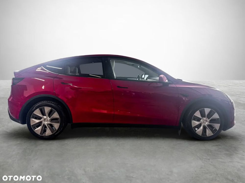 Tesla Model Y - 10
