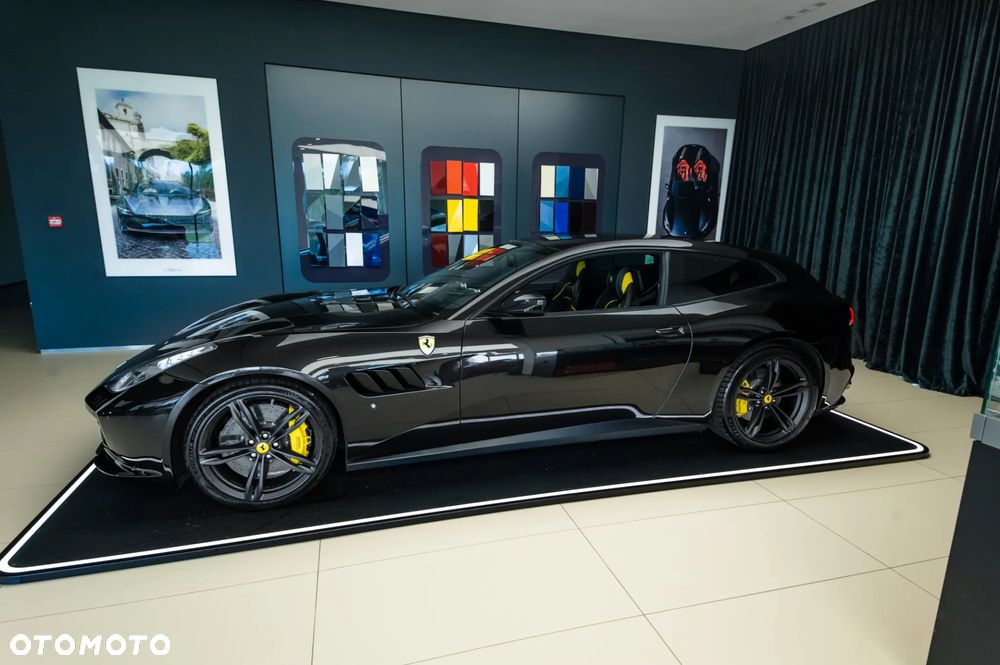 Ferrari GTC4Lusso - 7