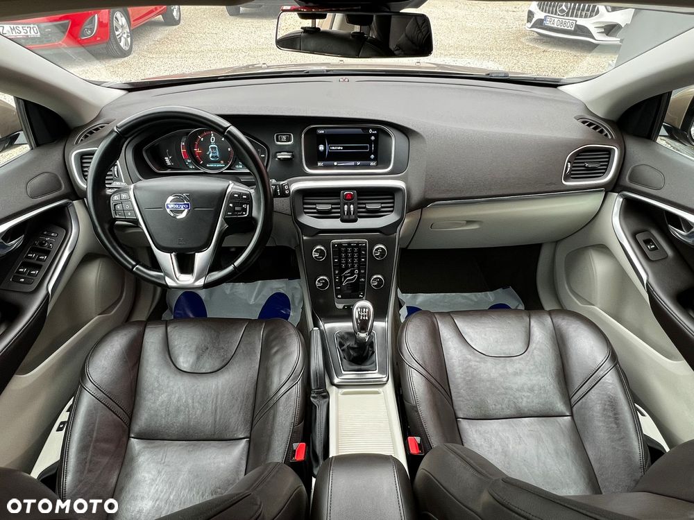 Volvo V40 D2 Summum - 6