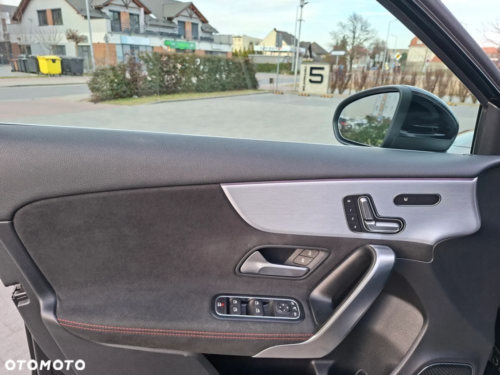 Mercedes-Benz Klasa A 250 4Matic 7G-DCT AMG Line - 28