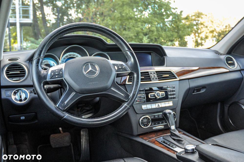 Mercedes-Benz Klasa C 350 BlueEff 4-Matic Elegance - 9