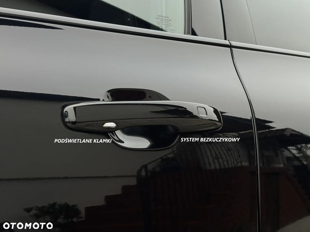 Volvo XC 60 B4 D AWD Plus Dark - 38