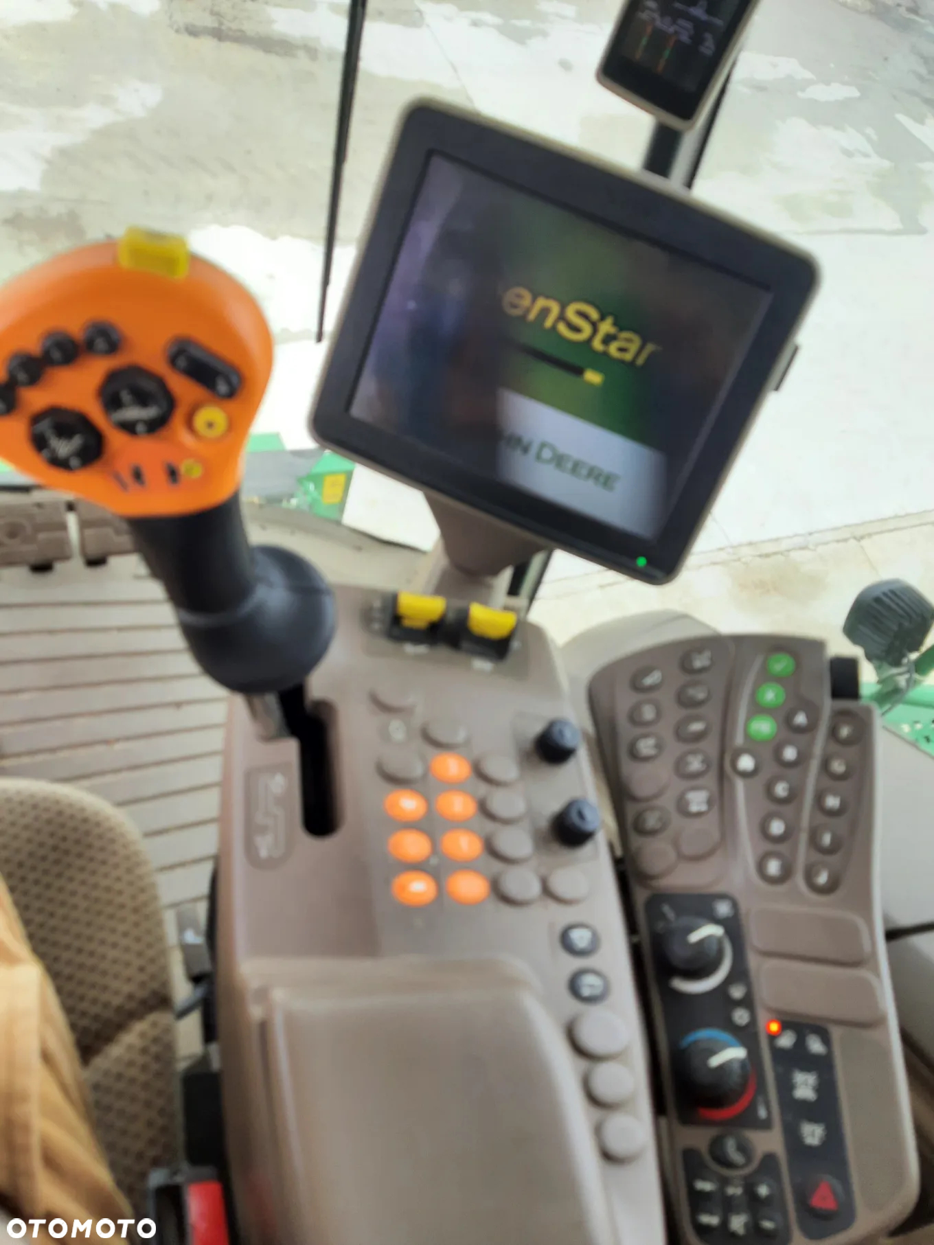 John Deere T670 - 8