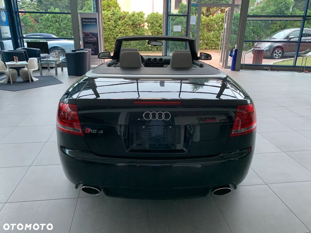 Audi RS4 Limousine - 7
