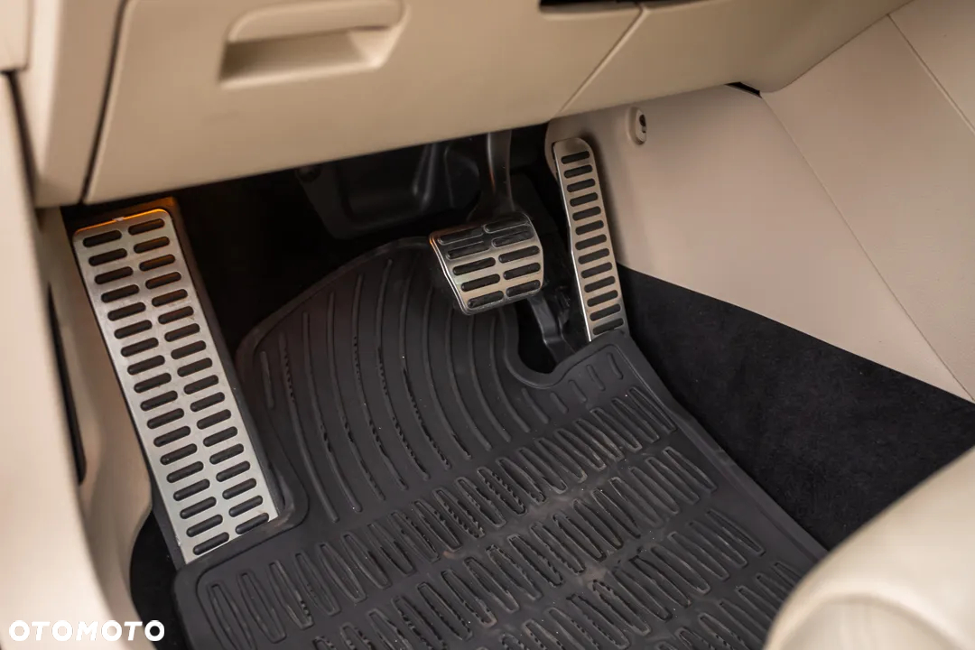 Volkswagen Tiguan - 36