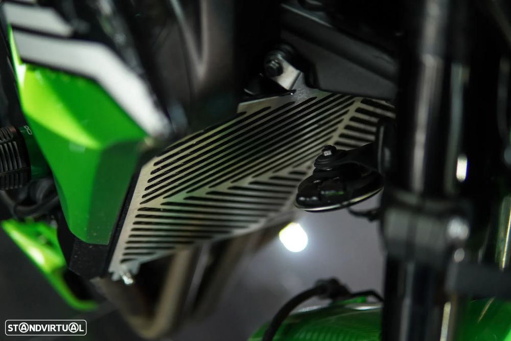 Kawasaki ZR 900 Akrapovic Full Titanium - 22