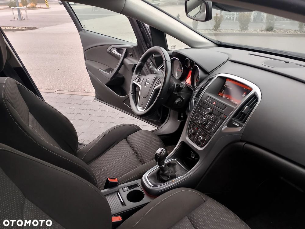 Opel Astra 1.4 T Enjoy S&S - 11