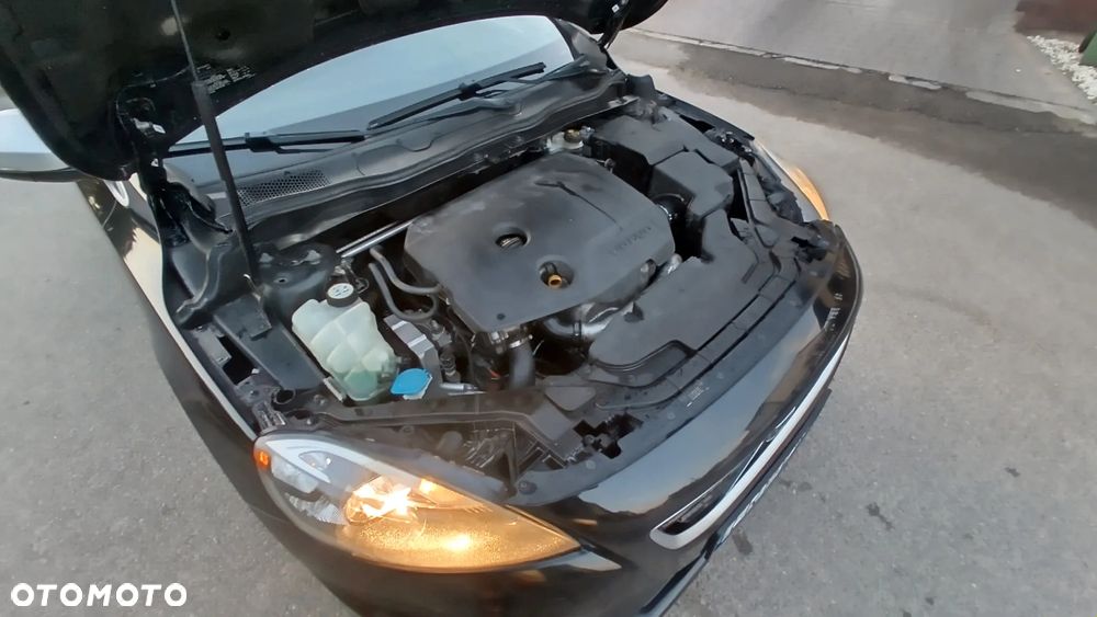 Volvo V40 D2 R-Design - 28