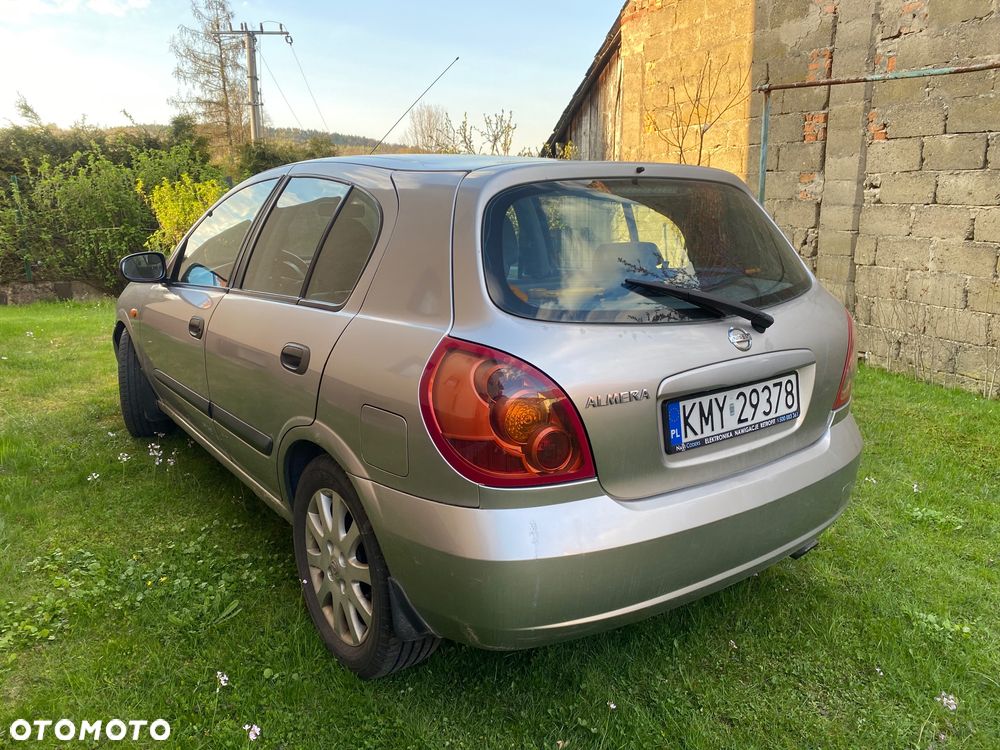 Nissan Almera 1.5 Base - 9