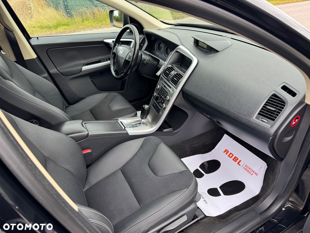 Volvo XC 60 D5 AWD Momentum - 22