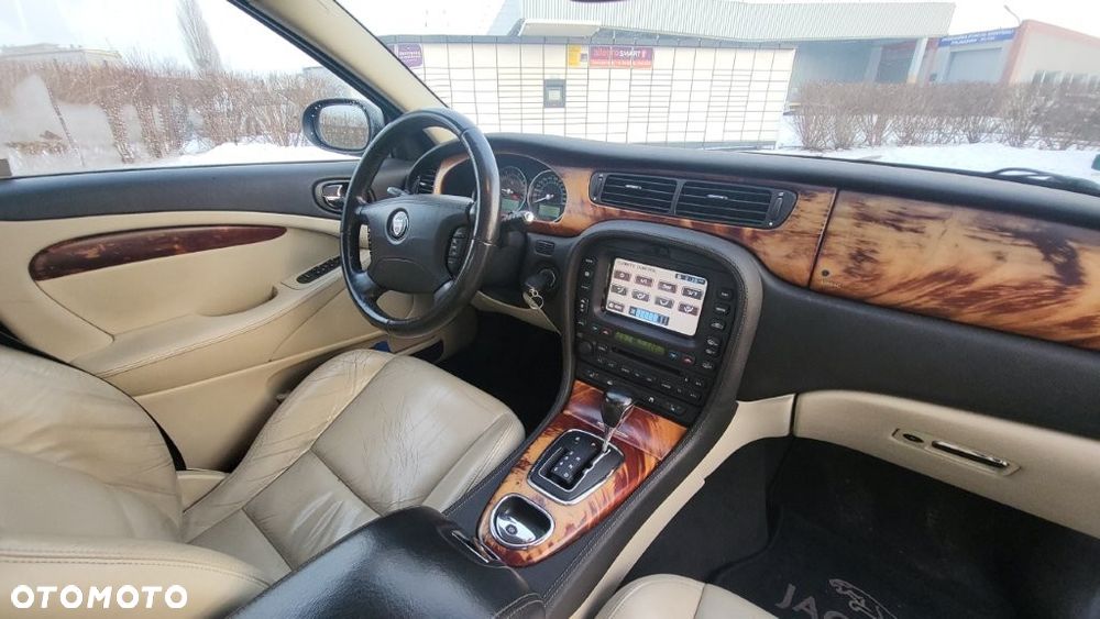 Jaguar S-Type - 9