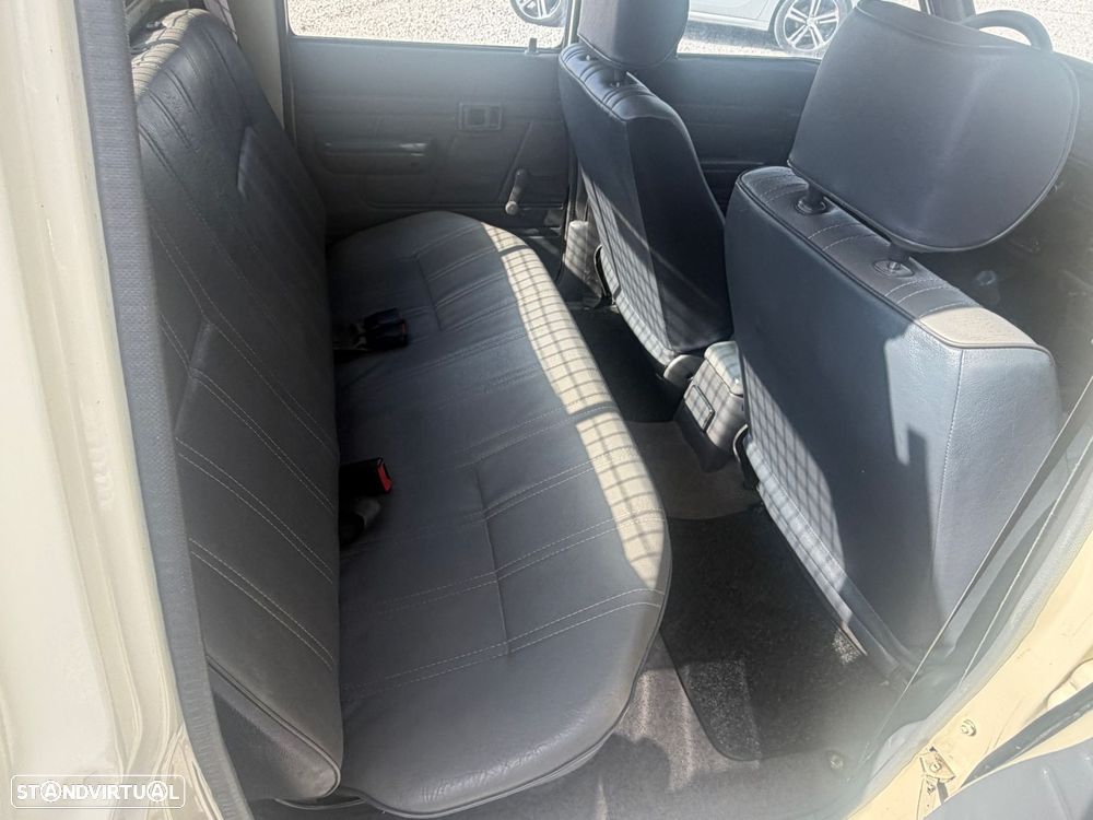 Toyota Hilux 2.4D 5LUG Dir. Assistida - 14