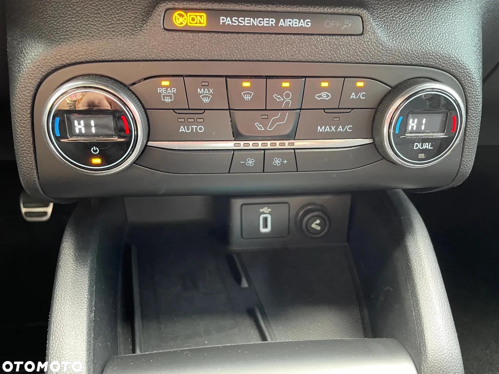 Ford Focus 1.0 EcoBoost Hybrid ST-LINE - 9