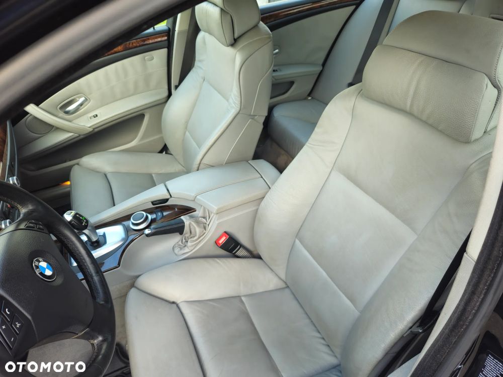 BMW Seria 5 535i xDrive - 15