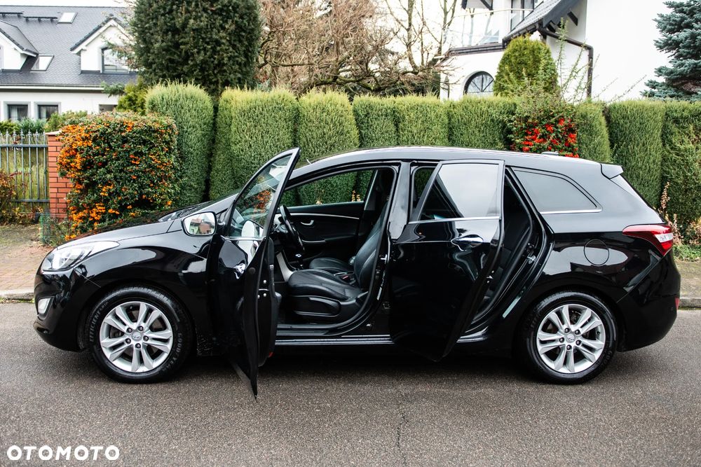 Hyundai i30 blue Kombi 1.6 GDi Passion - 16