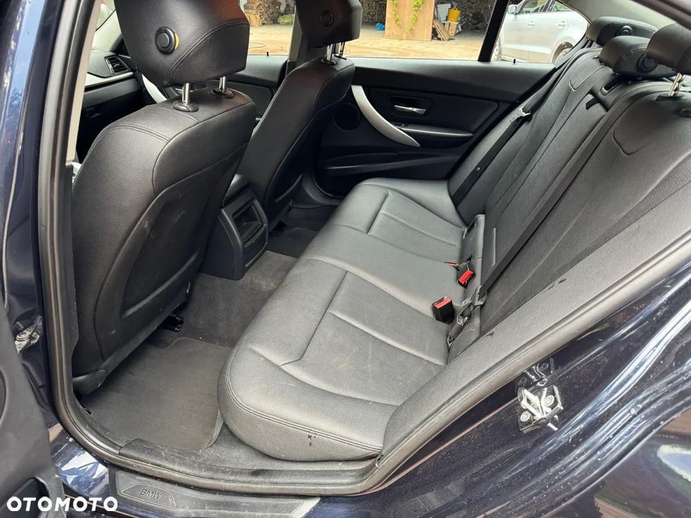BMW Seria 3 318d - 12