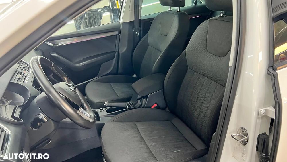 Skoda Octavia Combi Diesel 2.0 TDI 4X4 DSG Style - 7