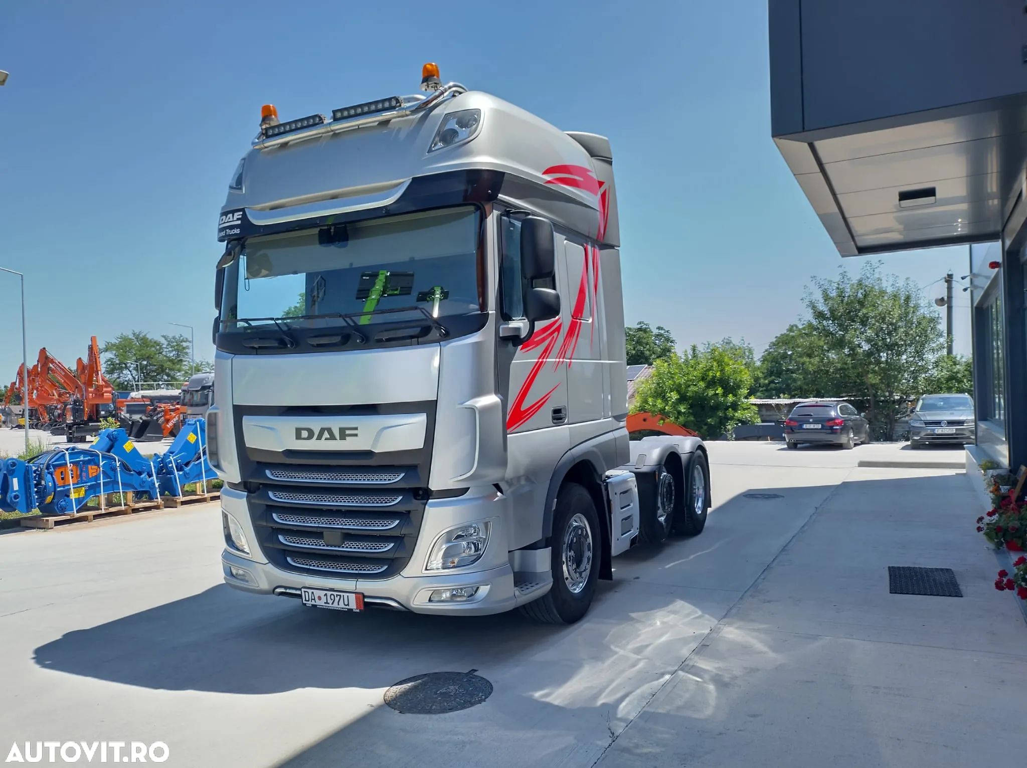 DAF XF 530 6x2, axa liftabila, RETARDER, Super Space 41900 eur+Tva, 12,9l, 2 girofaruri, proiectoare, faruri ceata, Frigider, Aer cond stationare, Anv balon puntea fata, Anv 80% ok, posibilitate leasing 4 ani,  50t cu trailer 3 axe,PROMOTIE 41900 EUR+Tva - 1