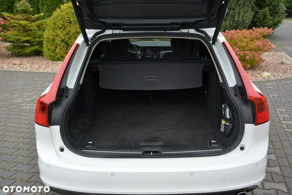 Volvo V90 D3 Momentum Pro - 35