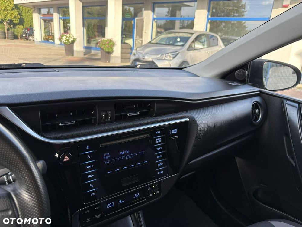 Toyota Auris - 11