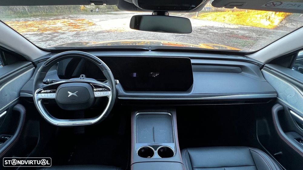 Xpeng P7i 86.2 kWh Long Range + Premium Cockpit - 11
