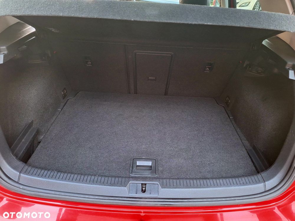 Volkswagen Golf - 6