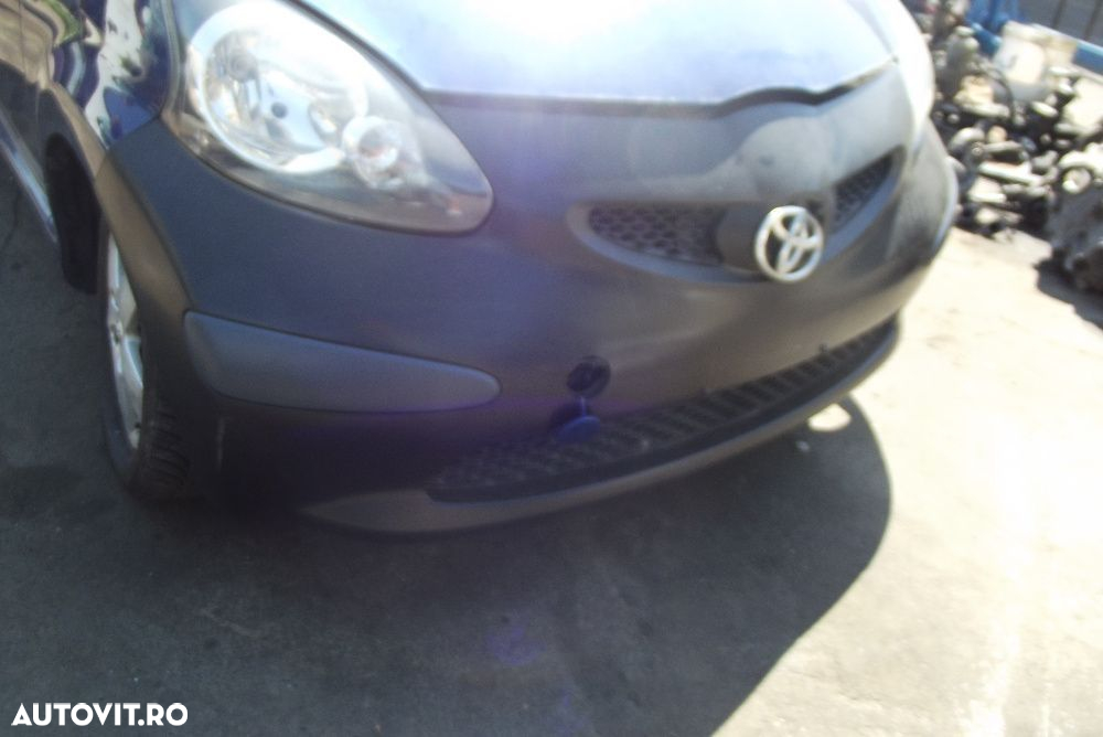 Bara fata Toyota Aygo 2006-2012 spoiler bara fata completa dezmembrez - 2