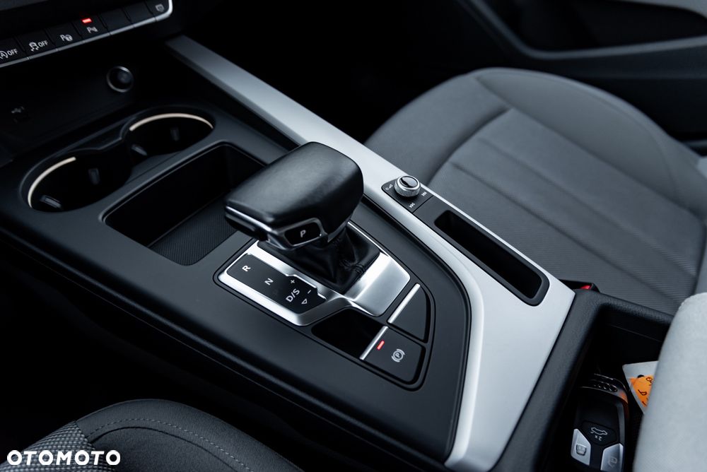 Audi A4 Avant 40 TDI quattro S tronic - 32